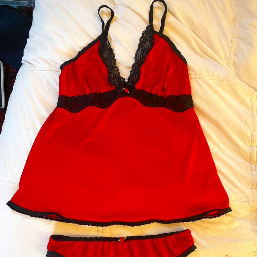 Girly NYC Vintage 98 Lingerie Set - RED